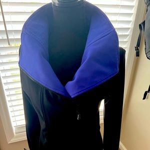 Luluemon cropped jacket! Size 6 “Vintage”